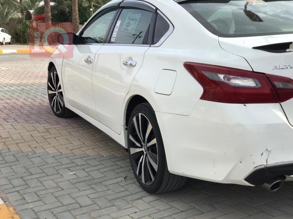 نيسان ألتيما